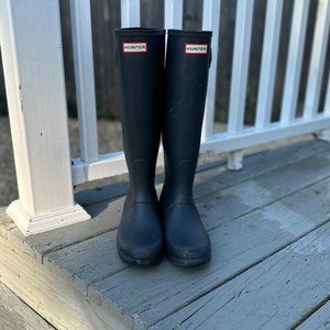 EUC Hunter Rain Boots Navy Matte Tall Ladies US 8 / EU 39